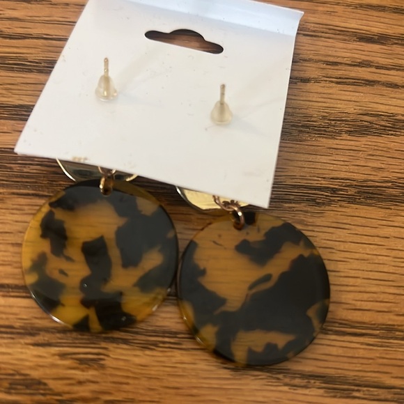 Chloe Accessory round Gold Plated Dangling Animal Earrings - Picture 4 of 7